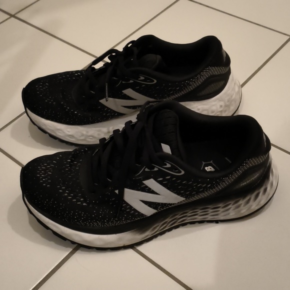New Balance Shoes - Picture 4 of 6